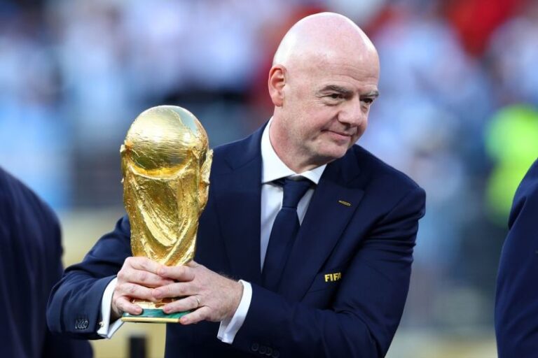 Una renuncia clave y revueltas en las confederaciones: El complejo momento que enfrenta el presidente de la FIFA, Gianni Infantino