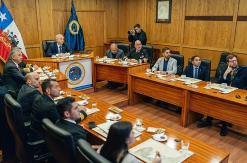 Presidente Kast encabeza monitoreo preventivo en el SHOA ante llegada del temporal