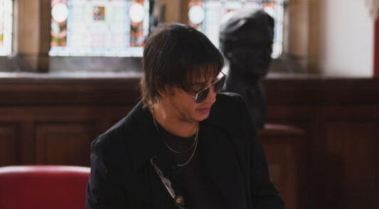 Julian Casablancas matiza sus dichos sobre los “sionistas estadounidenses” y apunta contra la expansión israelí