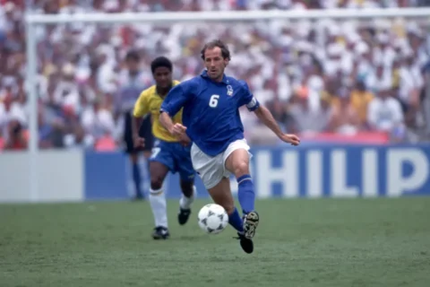 Franco Baresi en acción con la selección italiana contra Brasil en la final de la Copa Mundial de Fútbol de 1994 en Estados Unidos. Christian Liewig/Corbis/Getty Images