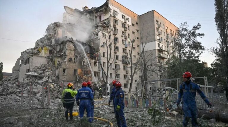 Un importante ataque de Rusia contra Ucrania deja más de una decena de muertos, según el alcalde de Kiev