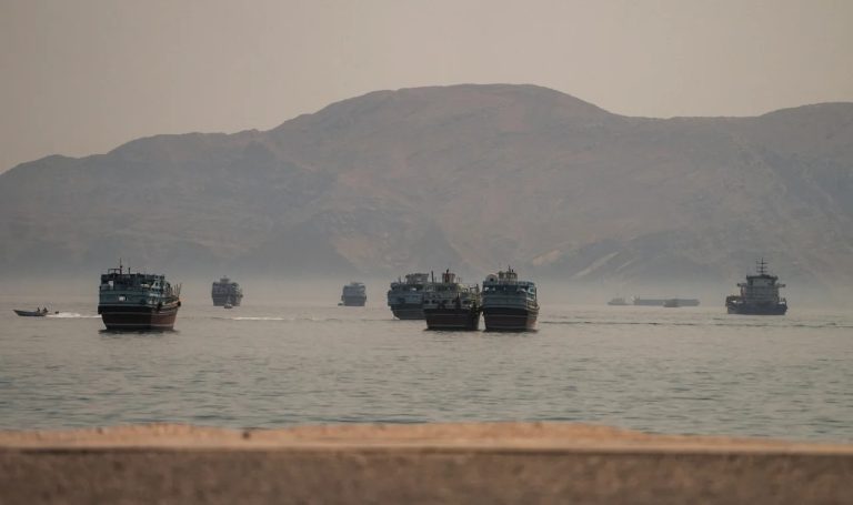 El petróleo supera los $100 por barril tras ataques hutíes a petroleros saudíes en el Mar Rojo