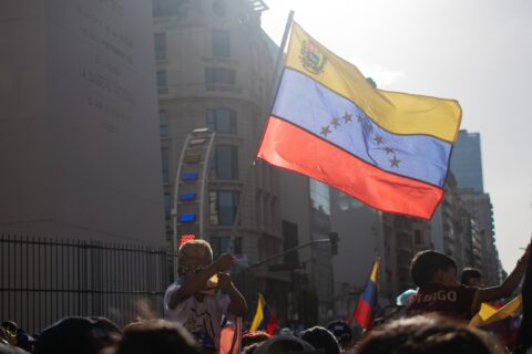 Estados Unidos levanta temporalmente controles a Venezuela para facilitar la ayuda tras los terremotos