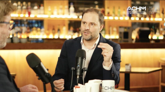 La Asociación Chilena de Municipalidades estrena podcast semanal con alcaldes de todo el país