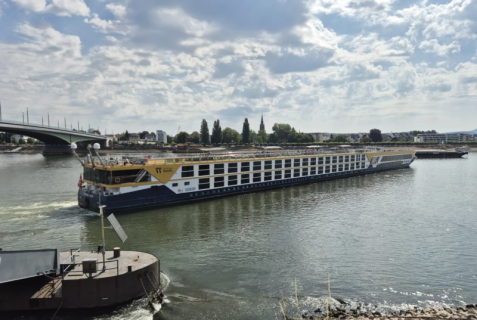 El calor extremo y las sequías reducen el caudal de los ríos en Europa y dejan casas flotantes varadas y cruceros inmovilizados