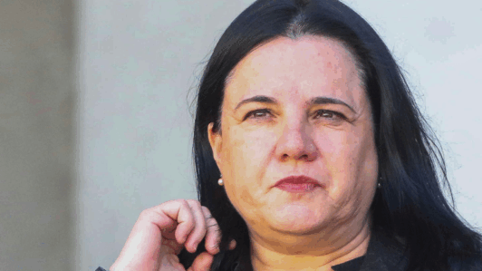 Exministra Steinert pide a Contraloría reconsiderar dictamen que cuestionó oficio reservado a la PDI