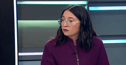 Diputada Urrutia (FA) no descarta una acusación constitucional contra Steinert tras el dictamen de Contraloría, pero prioriza una comisión investigadora