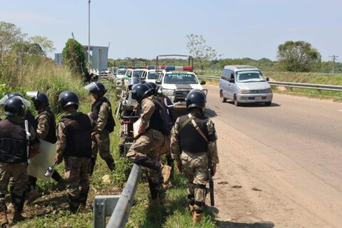 Gobierno despliega militares y policías ante amenaza de bloqueos en el este de Bolivia: “No está permitido impedir el libre tránsito”