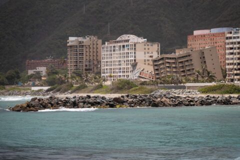 Cancillería y PUC envían misión de expertos a Venezuela para evaluar daños tras terremotos