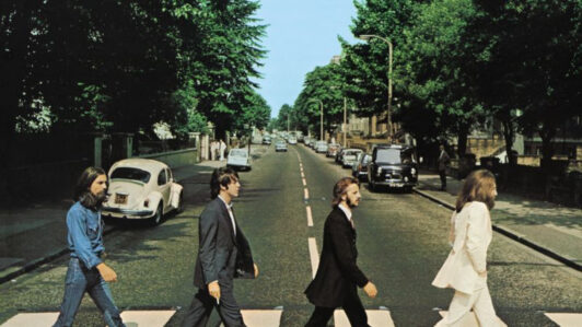 Los actores de los biopics de los Beatles recrearon la icónica portada de 