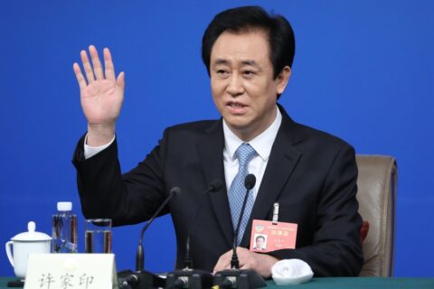 Condenan a cadena perpetua al fundador del gigante inmobiliario de China, Evergrande