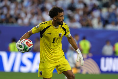 Vozinha sigue sin arribar a Chile pese a acuerdo con Colo Colo y aumentan las expectativas por su fichaje