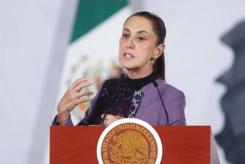 La presidenta de México, Claudia Sheinbaum, habla este martes 25 de agosto de 2026 durante una rueda de prensa, en el Palacio Nacional de Ciudad de México. EFE/ Isaac Esquivel