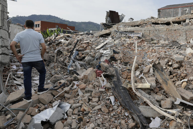Cancillería reúne antecedentes para asistir a familia de niño chileno fallecido en terremoto de Colombia