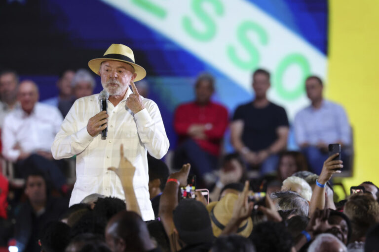 Elecciones en Brasil: Lula da Silva lanza su candidatura y enfrentará en las urnas a Flávio Bolsonaro