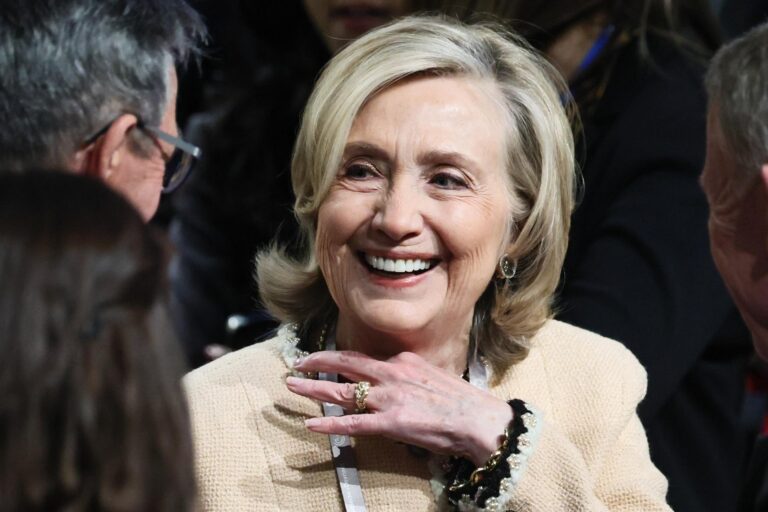 Hillary Clinton cuestiona la política exterior de Trump por ser 