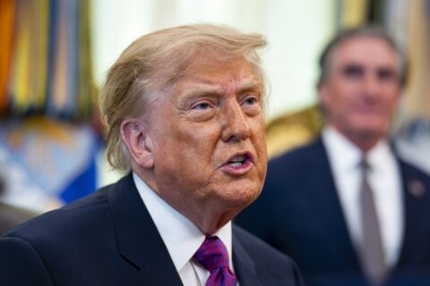 Presidente Trump endurece su política migratoria y suma nuevas restricciones a la entrega de visas