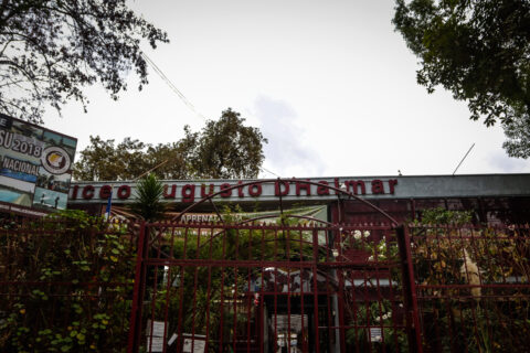 Liceo Augusto D’Halmar suspende clases presenciales tras denuncia por amenazas contra estudiante que se restó del “paro de lápices”