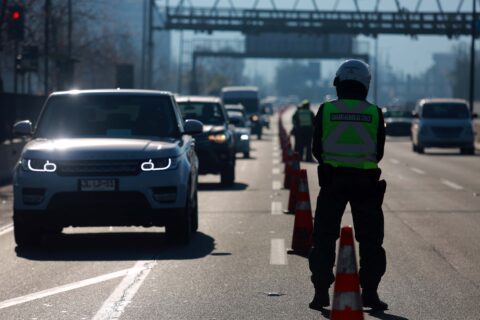 Conducían hasta a 184 km/h por Costanera Norte: Ocho detenidos tras operativo de Carabineros