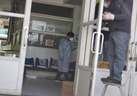 Fue diagnosticada con bronquitis y luego meningitis: Familia de mujer fallecida en Coronel presenta querella por negligencia médica