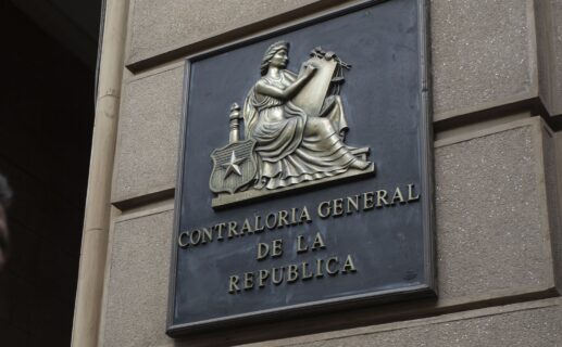 Contraloría detecta que 36 funcionarios de Carabineros tenían doble contrato para realizar las mismas funciones