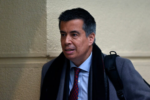 Celis pide a Tesorería cobrar $92 mil millones por incumplimientos en Becas Chile