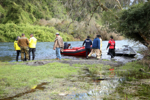 Una persona murió tras volcamiento de embarcación durante actividad de rafting en Pucón