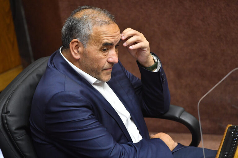 La denuncia por violencia intrafamiliar que compromete al senador Fidel Espinoza (PS): Fiscalía investiga acusación de agresión física