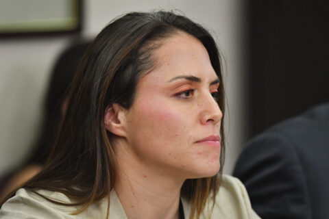 Oposición arremete contra el Gobierno tras salida de exministra Duco: 