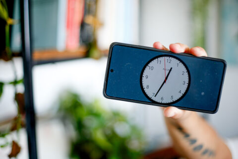 Cambio de hora en Chile: ¿Cuál horario es el mejor para la salud?