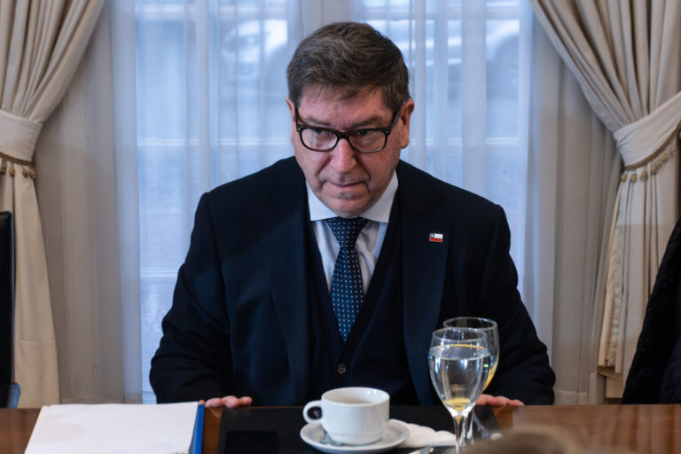 Gobierno evalúa vender activos estatales: Biministro Mas explica cuáles son las opciones que se estudian