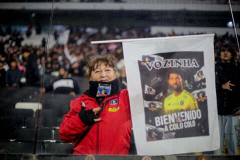 Fiesta en el Monumental: Colo Colo presenta a Vozinha ante los hinchas albos