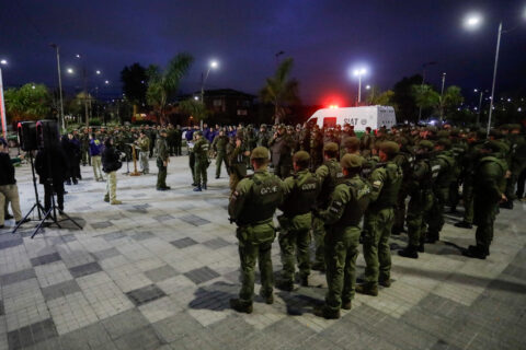 Cadem: 49% está de acuerdo con la creación de un nuevo estado de excepción y 76% respalda que las FF.AA. apoyen a Carabineros en operativos contra el crimen organizado
