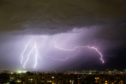 Tormentas eléctricas en la zona central y sur: Revisa a qué regiones afectará este fenómeno