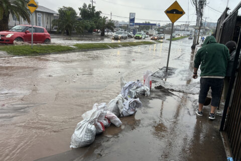 Senapred declara Alerta Roja para la provincia de Iquique: Alcalde Mauricio Soria alerta que “es muy grande la afectación” en la comuna