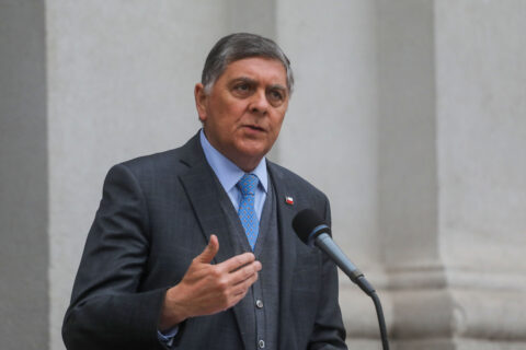“Estamos muy lejos del concepto”: Biministro Alvarado responde a dichos de Luciano Cruz-Coke tras afirmar que la “reforma raya en lo iliberal”