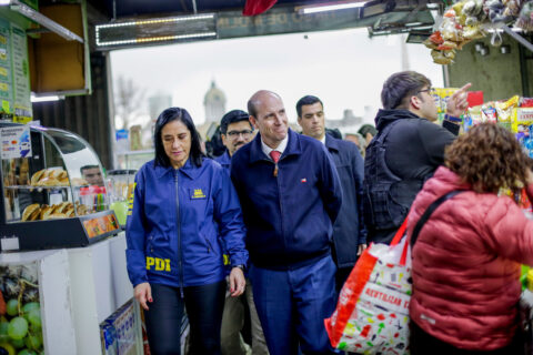 Ministerio de Seguridad y PDI realizan operativo de control migratorio en sector de Cal y Canto/Agencia Uno