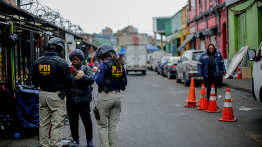 Ministerio de Seguridad y PDI realizan operativo de control migratorio en sector de Cal y Canto