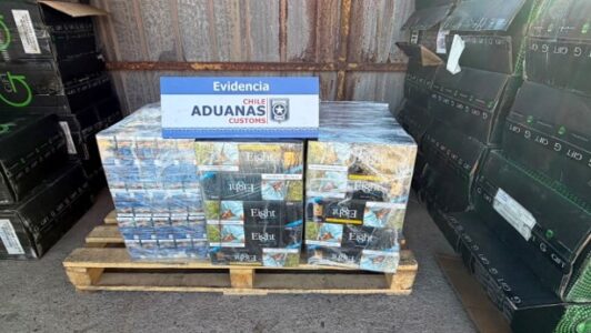 Aduanas detectó camión con más de 27 mil cajetillas de cigarro de contrabando en el norte: Estaban escondidos en doble fondo
