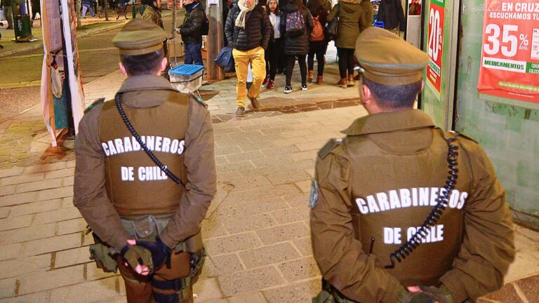 Carabineros vinculados con narcotráfico: Concretan detención de tres uniformados de La Granja por investigación de microtráfico