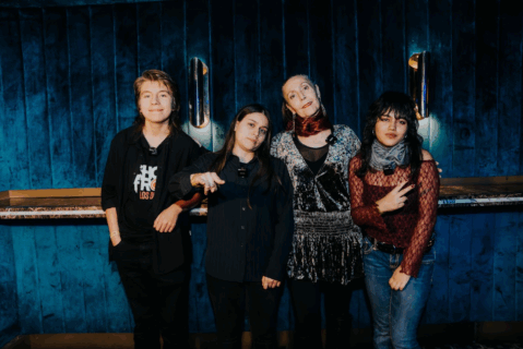 Fundación Los Jaivas y School of Rock abren becas de educación musical para jóvenes de todo Chile