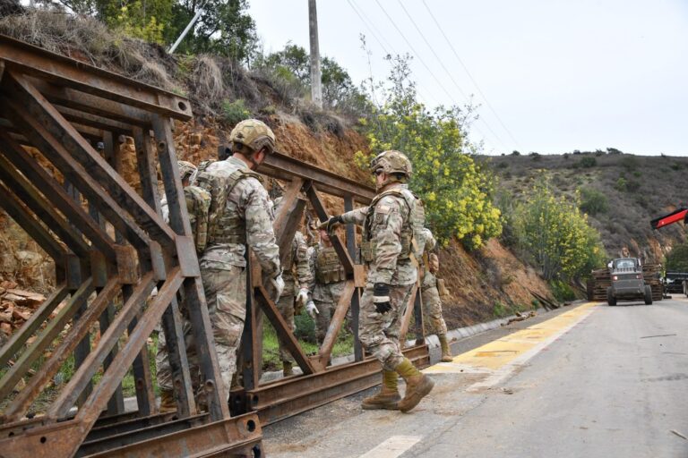 MOP inicia instalación de puente mecano provisorio tras socavón en Zapallar por sistema frontal