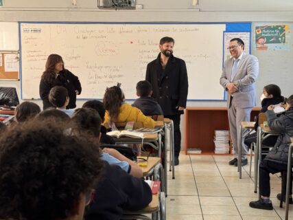 La reflexión del expresidente Boric: “Se habla tanto de la educación pública en el debate sin haber pisado una escuela”