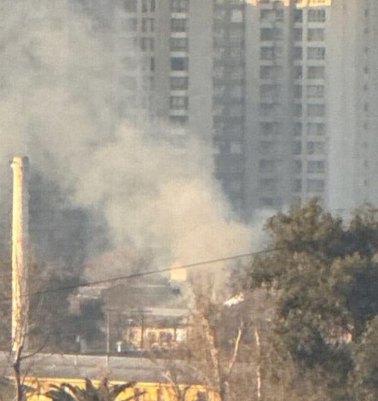 Explosión de gas en inmueble de Independencia deja cerca de cuatro heridos: Bomberos trabaja en el lugar
