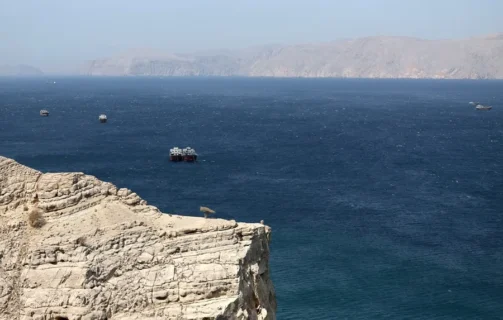 Irán condiciona reapertura de Ormuz al fin de sanciones y bloqueo naval de Estados Unidos