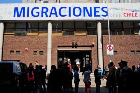 Hackeo afectó al Servicio Nacional de Migraciones: Bloquearon sitio web y enviaron correo masivo con imagen de Pinochet
