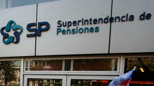 Superintendencia de Pensiones emite norma que excluye a condenados por femicidio y otros delitos graves en contexto de VIF como beneficiarios de pensiones de sobrevivencia