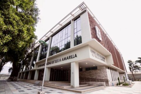 Contraloría objeta salida anticipada por el Día de la Mujer en Tierra Amarilla: 127 funcionarios no marcaron salida