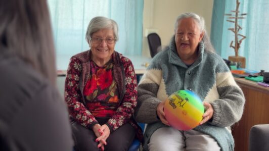 Desde 2028 habrá más mayores de 65 que menores de 15 en Chile: la urgencia de prepararnos para un país que envejece