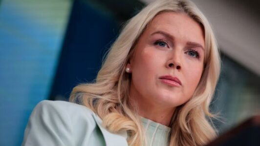 Trump anuncia la salida de Karoline Leavitt de la Casa Blanca: La vocera seguirá como asesora externa del presidente
